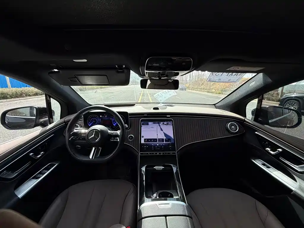 MERCEDES-BENZ EQE SUV