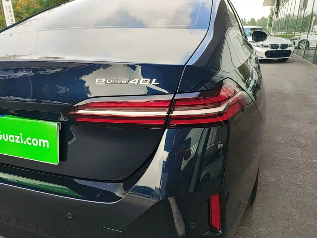 BMW i5 — миниатюра 8