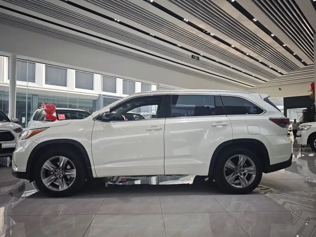 TOYOTA HIGHLANDER
