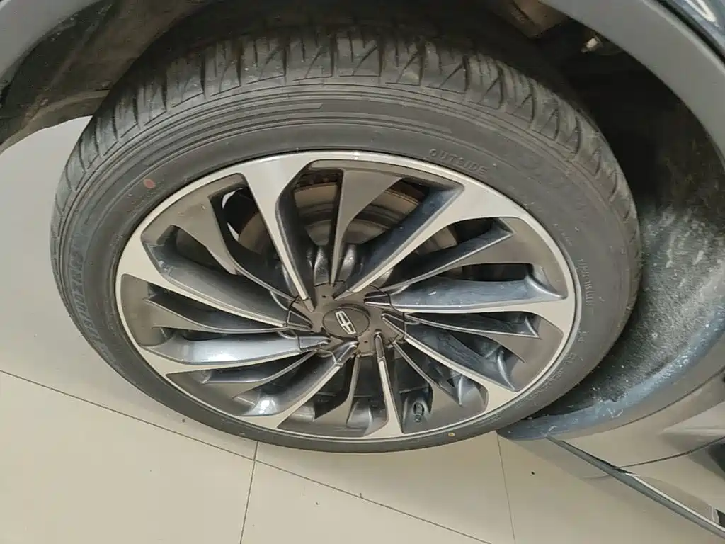 Lincoln Aviator — миниатюра 23