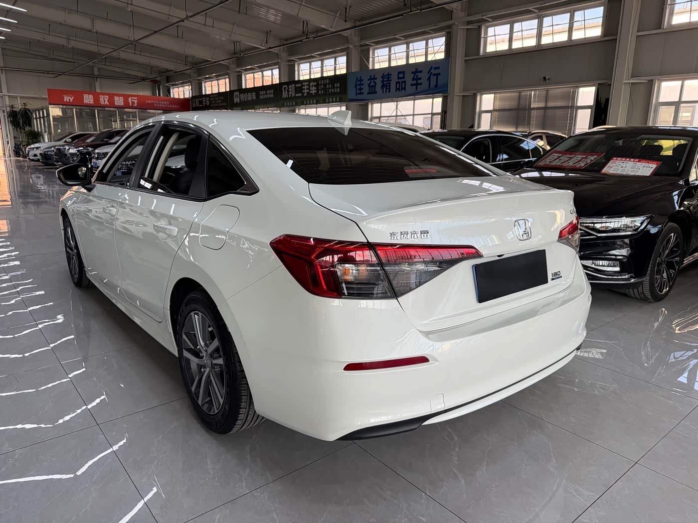 Honda Civic 1.5 л 2022 г. Белый, пробег 24700 км