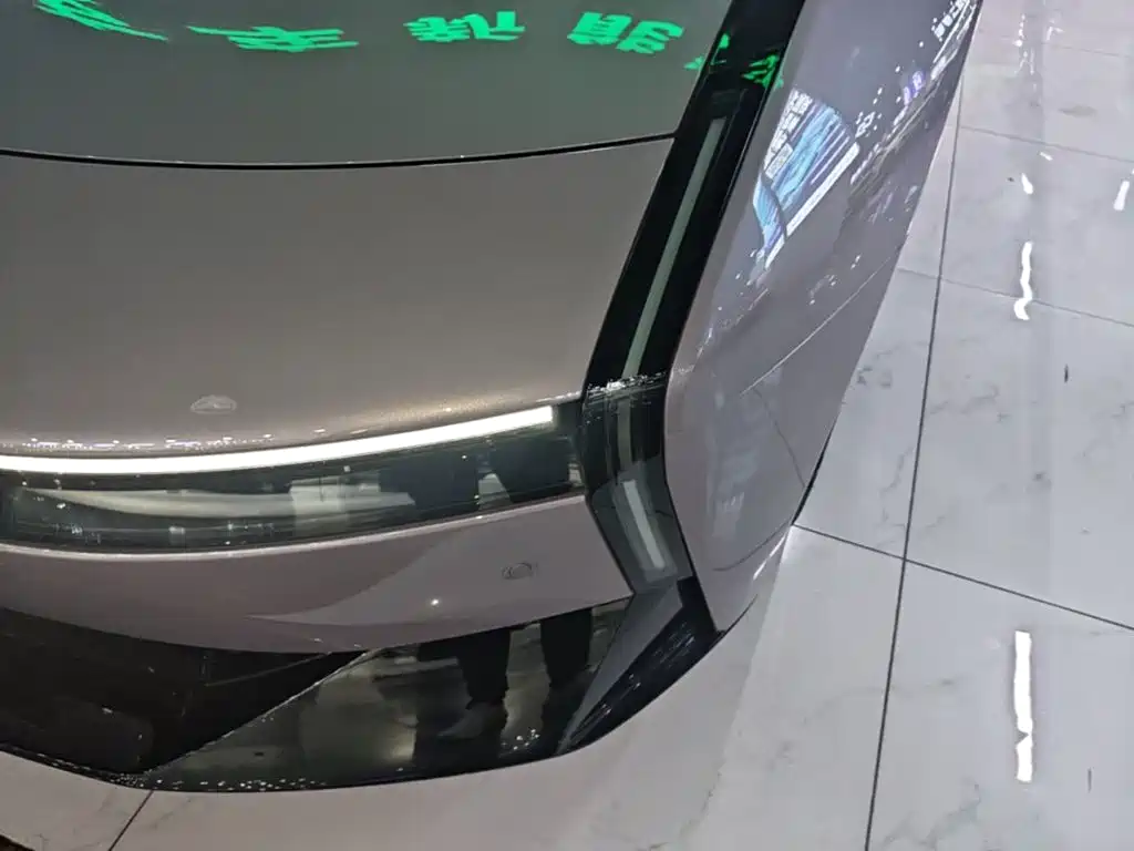 XPeng P7 — миниатюра 24