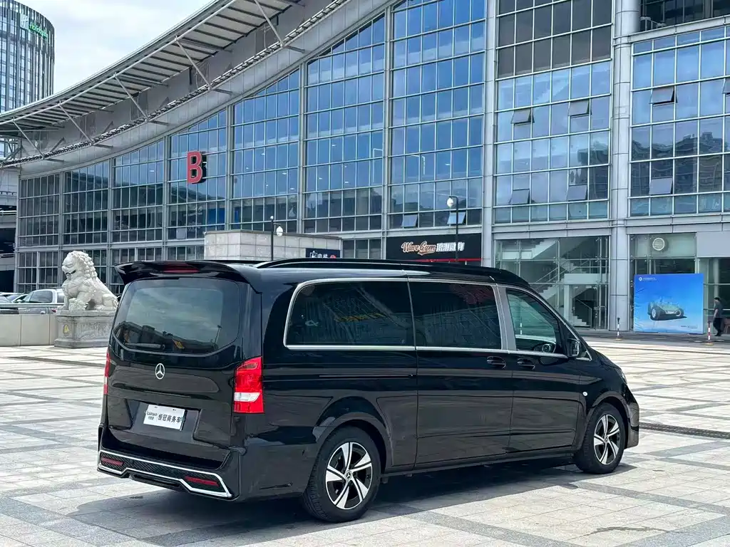 Mercedes-Benz Vito 2024 2.0T Elite 7 мест
