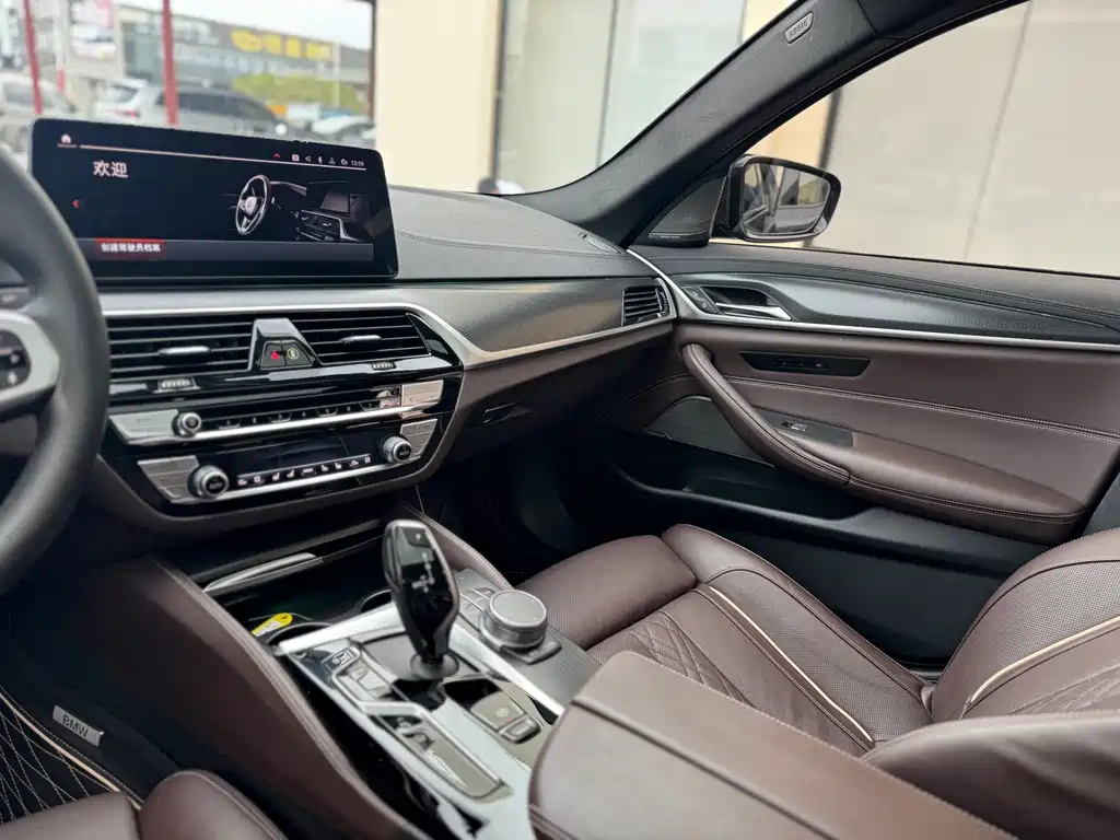 BMW 5 Series (Import) — миниатюра 12