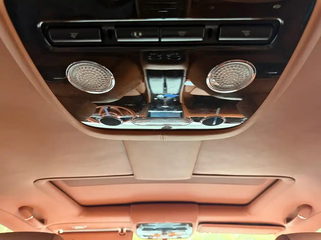 Bentley Flying Spur — миниатюра 12