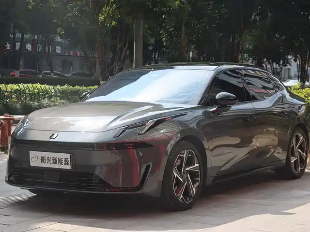 2025 Lynk & Co 07