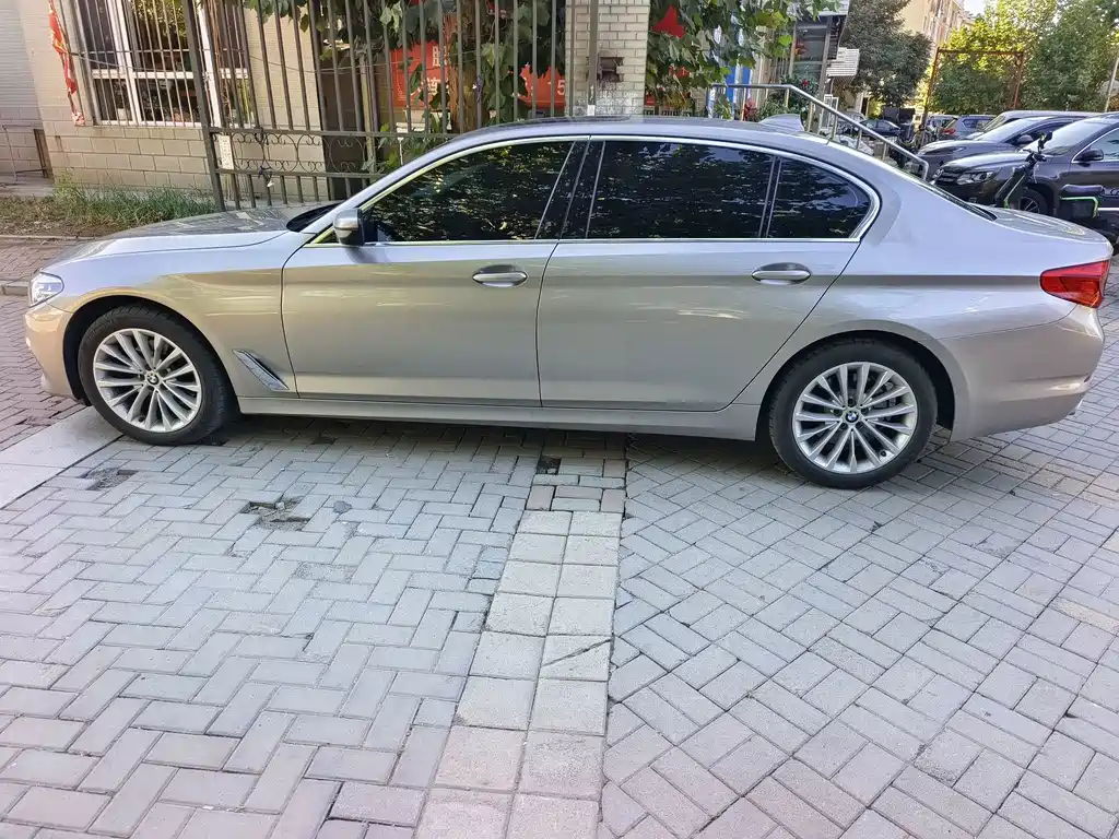 BMW 5 Series — миниатюра 3