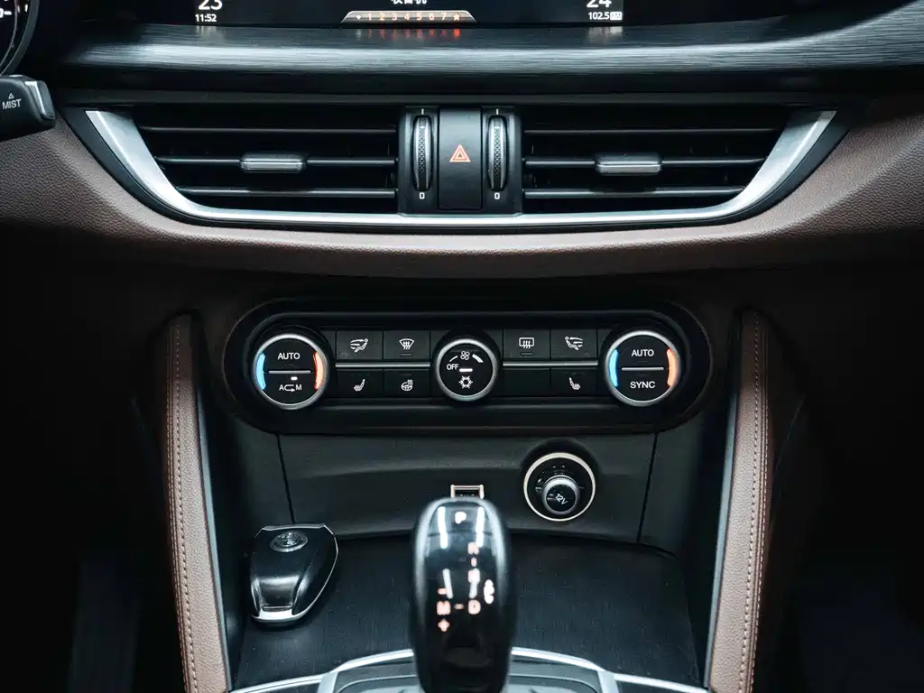 Alfa Romeo Stelvio — миниатюра 23