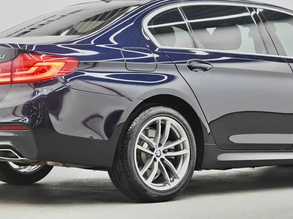 BMW 5 Series — миниатюра 19