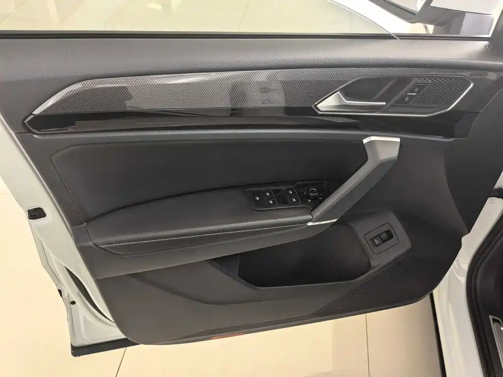 Volkswagen X — миниатюра 7