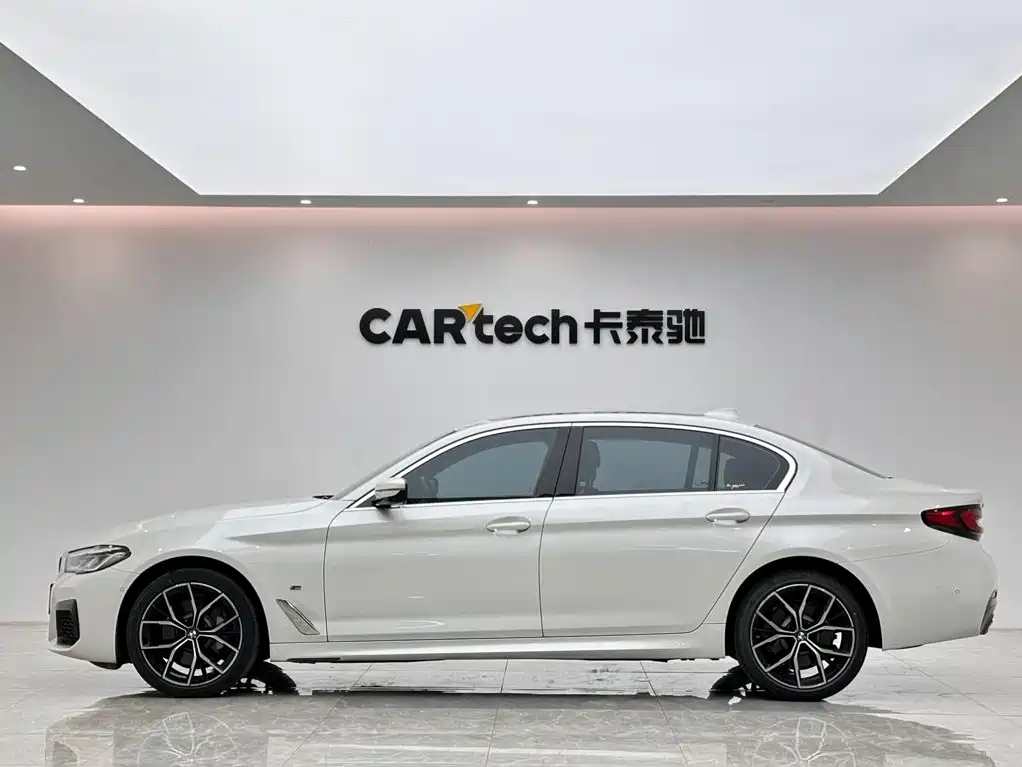 BMW 5 Series — миниатюра 2