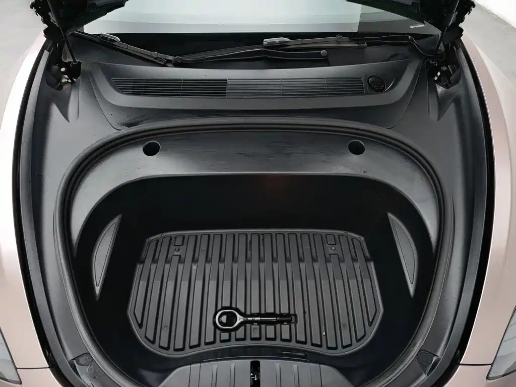 Tesla Model 3 — миниатюра 6