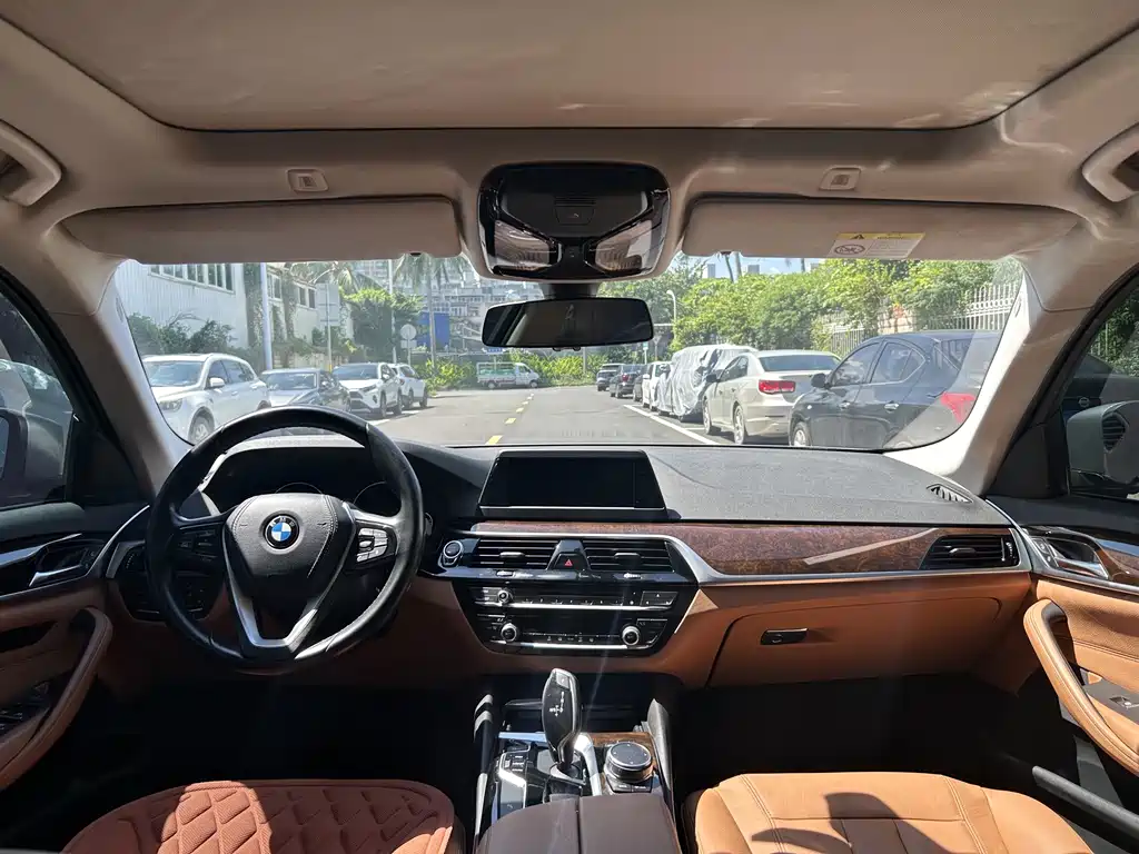 BMW 5 Series — миниатюра 6