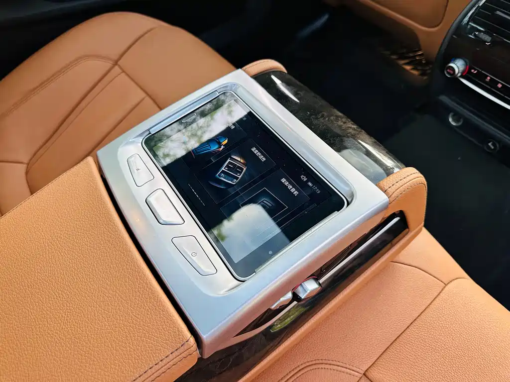 BMW 5 Series — миниатюра 9