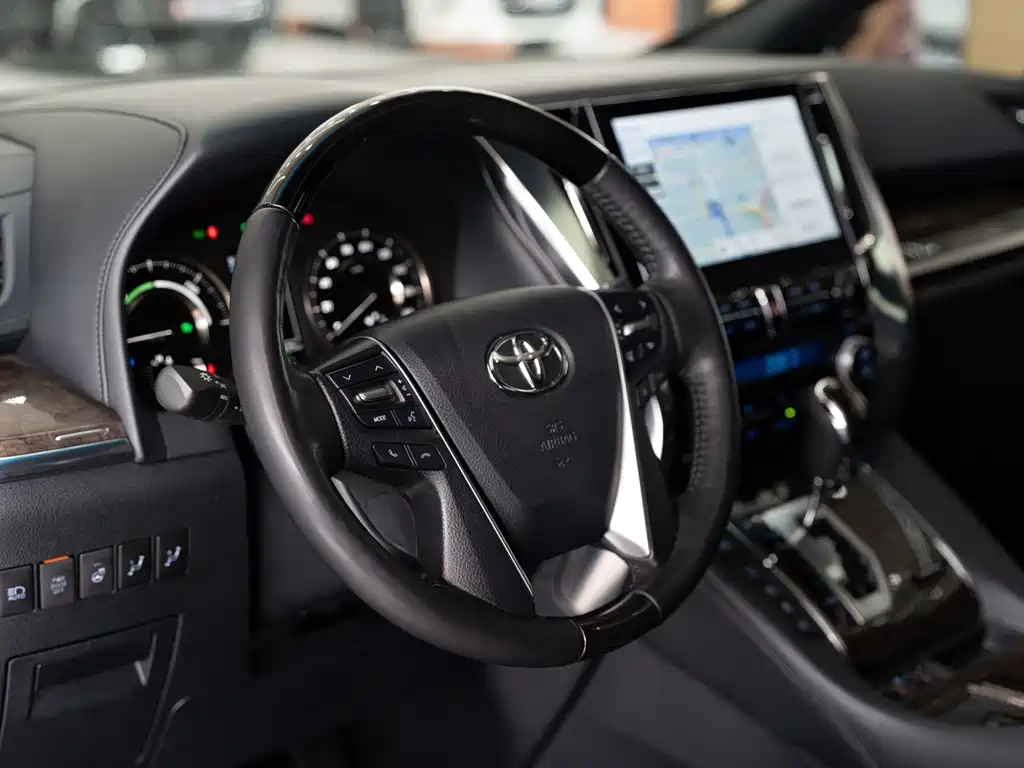 Toyota Alphard — миниатюра 4