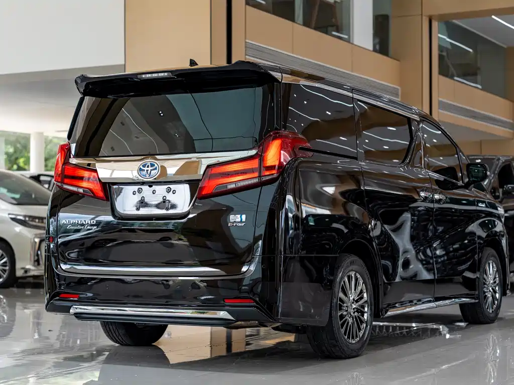 Toyota Alphard — миниатюра 13