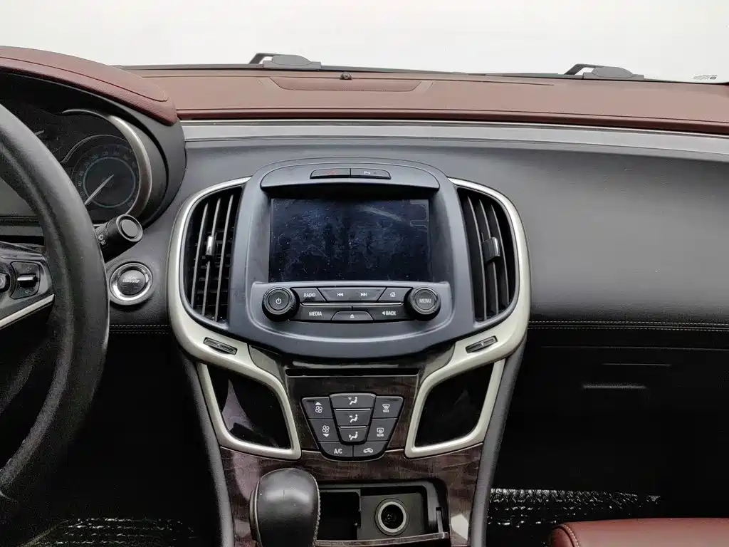 Buick LaCrosse — миниатюра 12