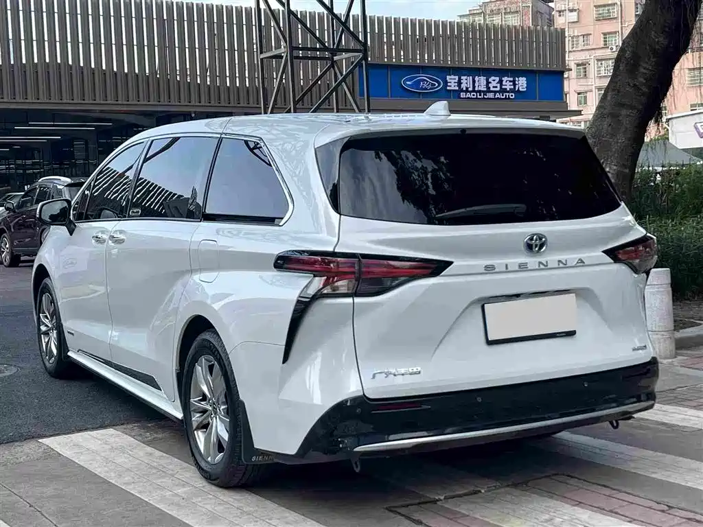 Toyota Sienna — миниатюра 5