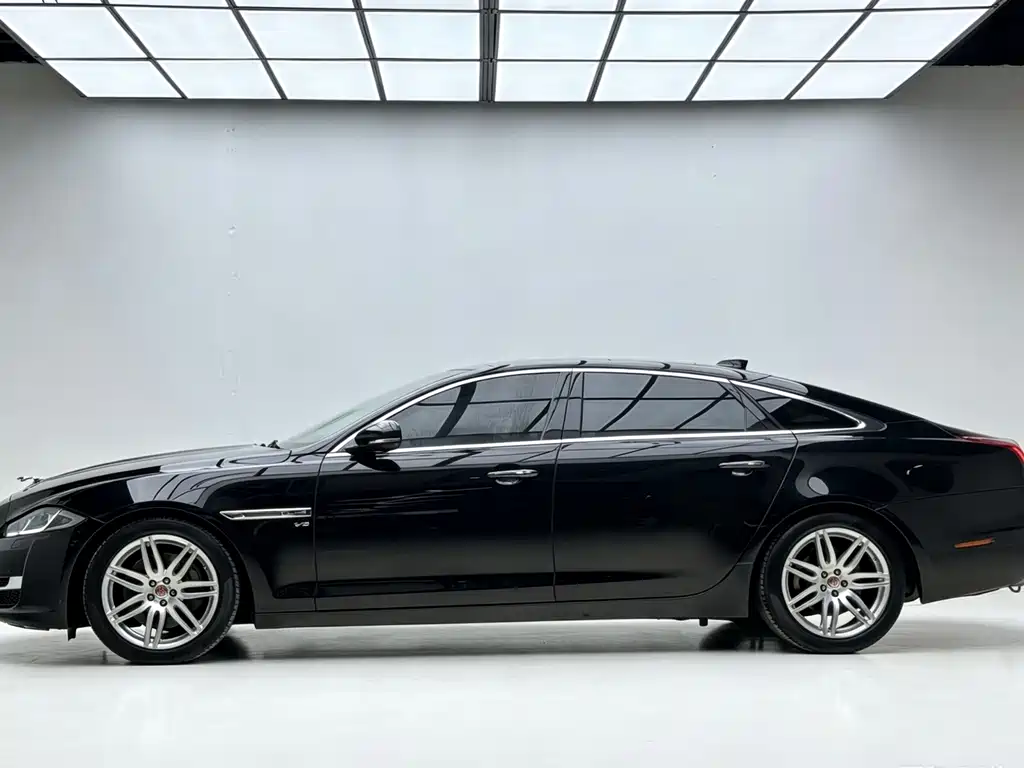 Jaguar XJ — миниатюра 5