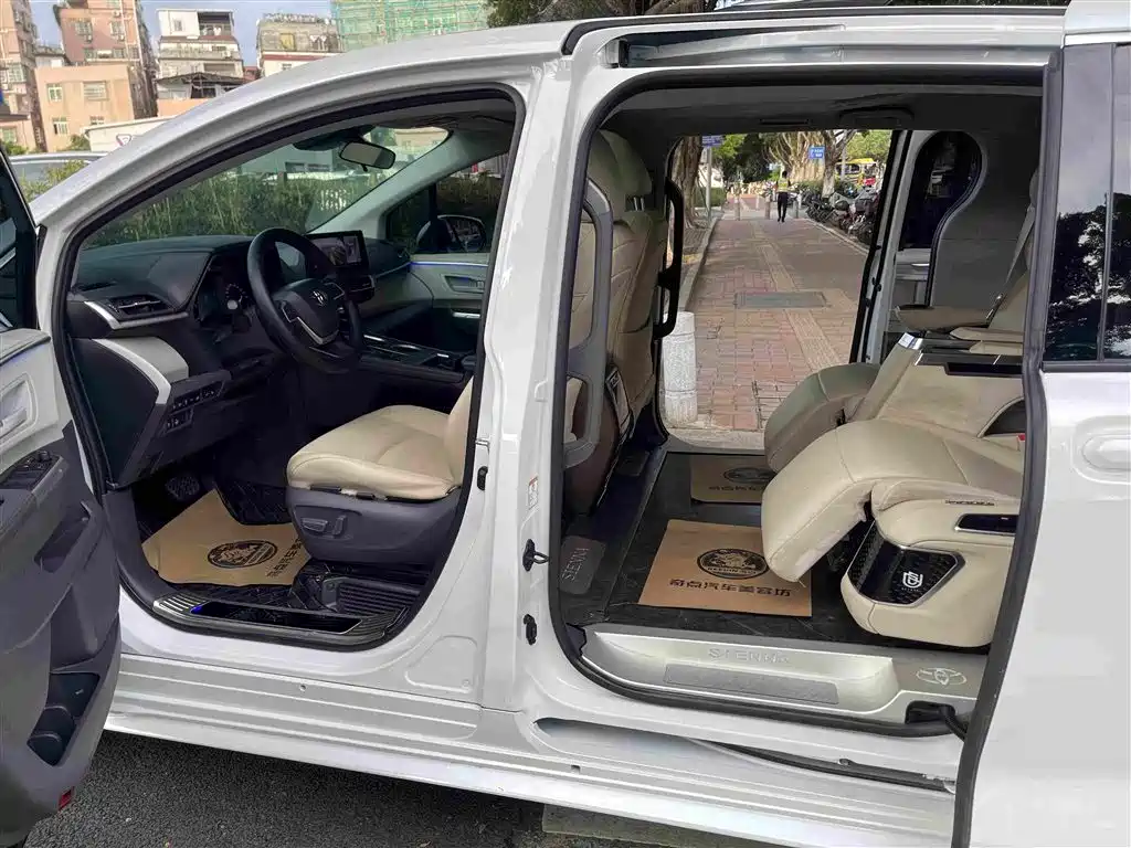 Toyota Sienna — миниатюра 18