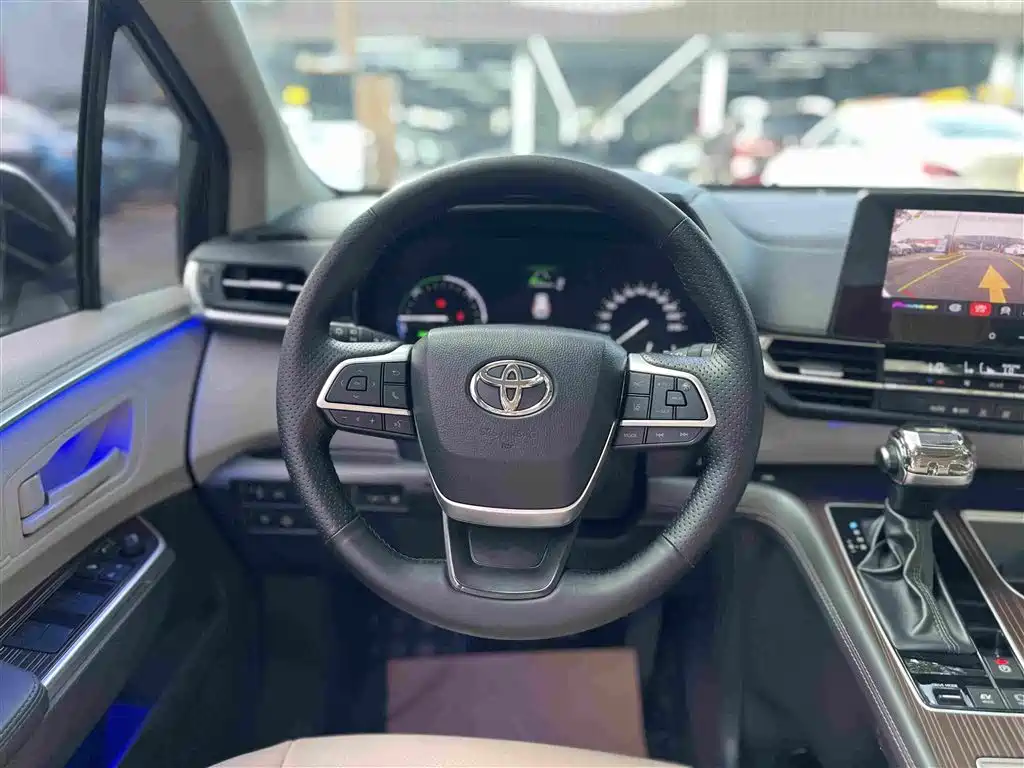 Toyota Sienna — миниатюра 25