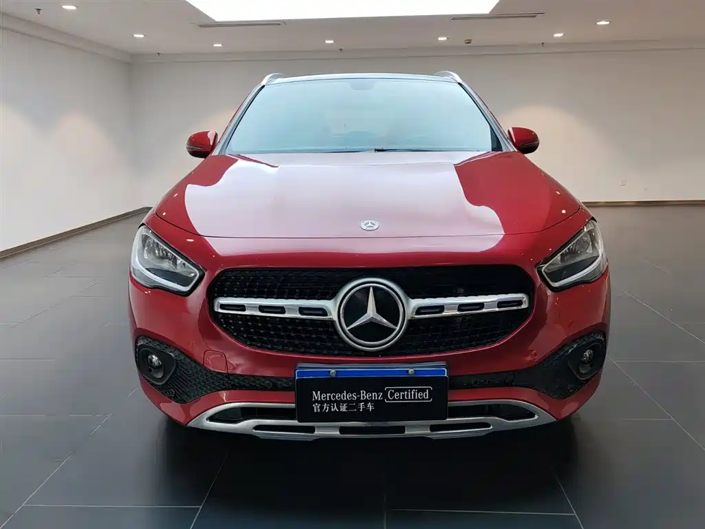 MERCEDES-BENZ  GLA