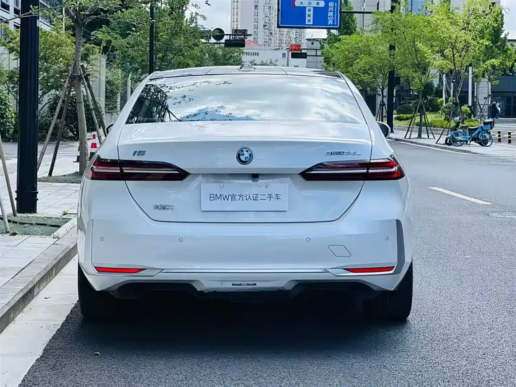 BMW I5