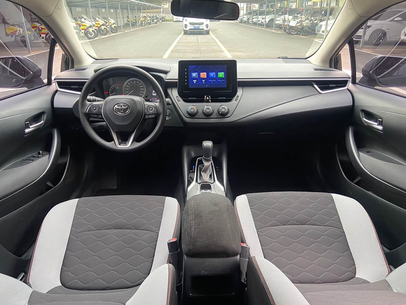 Toyota Corolla 1.2 л 2023 г. Чёрный, пробег 13000 км