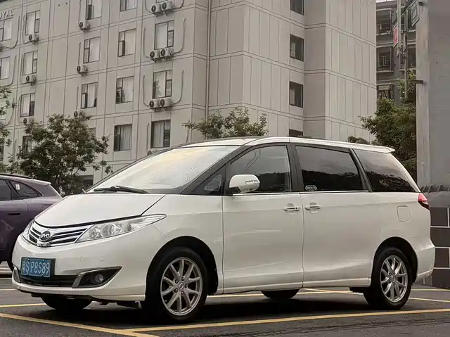BYD M6