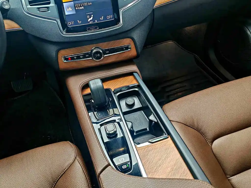 Volvo XC90 — миниатюра 10