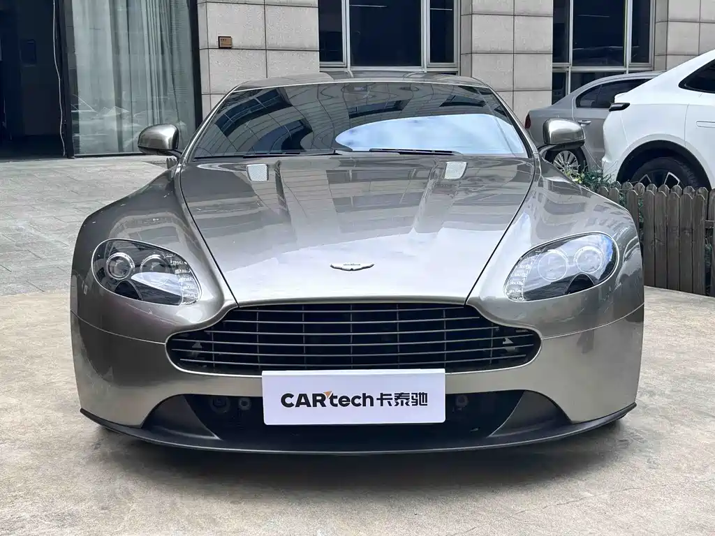Aston Martin V8 Vantage — миниатюра 2