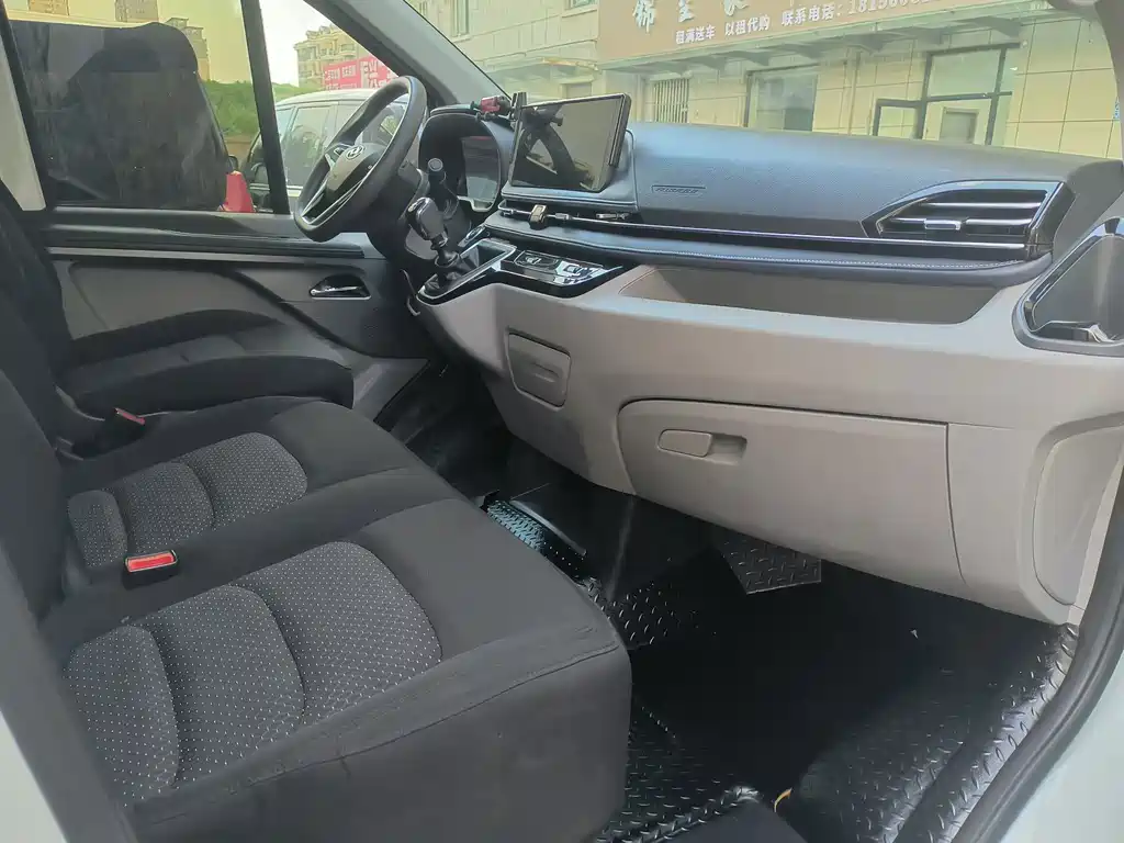 Maxus V70 — миниатюра 4