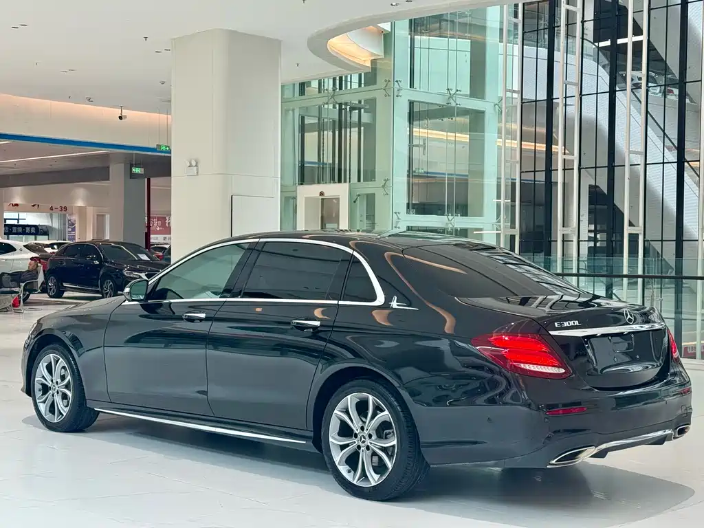 MERCEDES-BENZ E CLASS