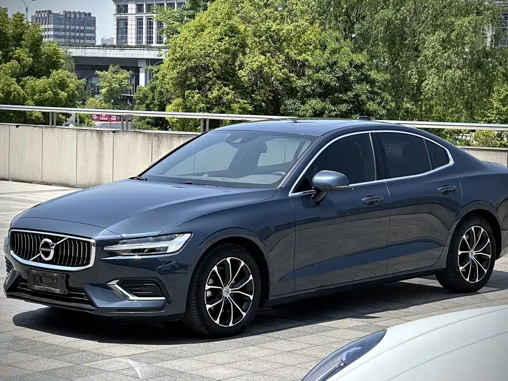 Купить Volvo S60