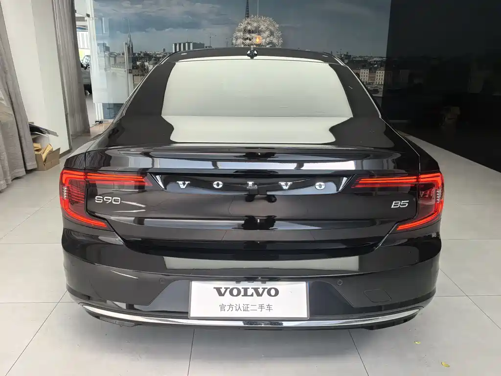 VOLVO S90