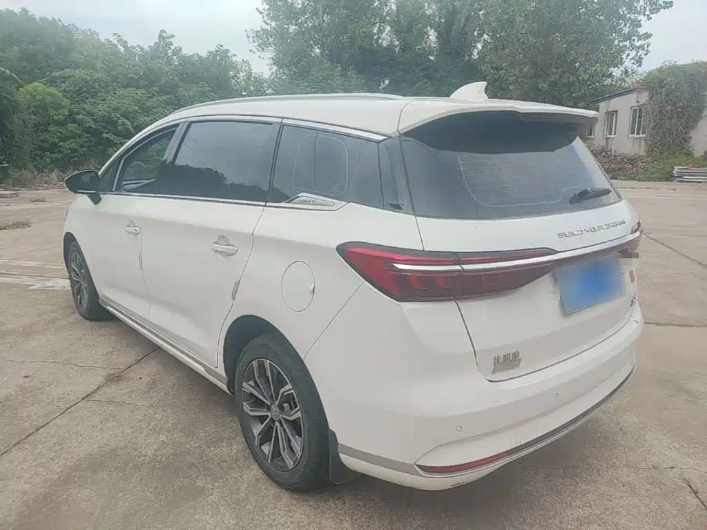 BYD MAX — миниатюра 5