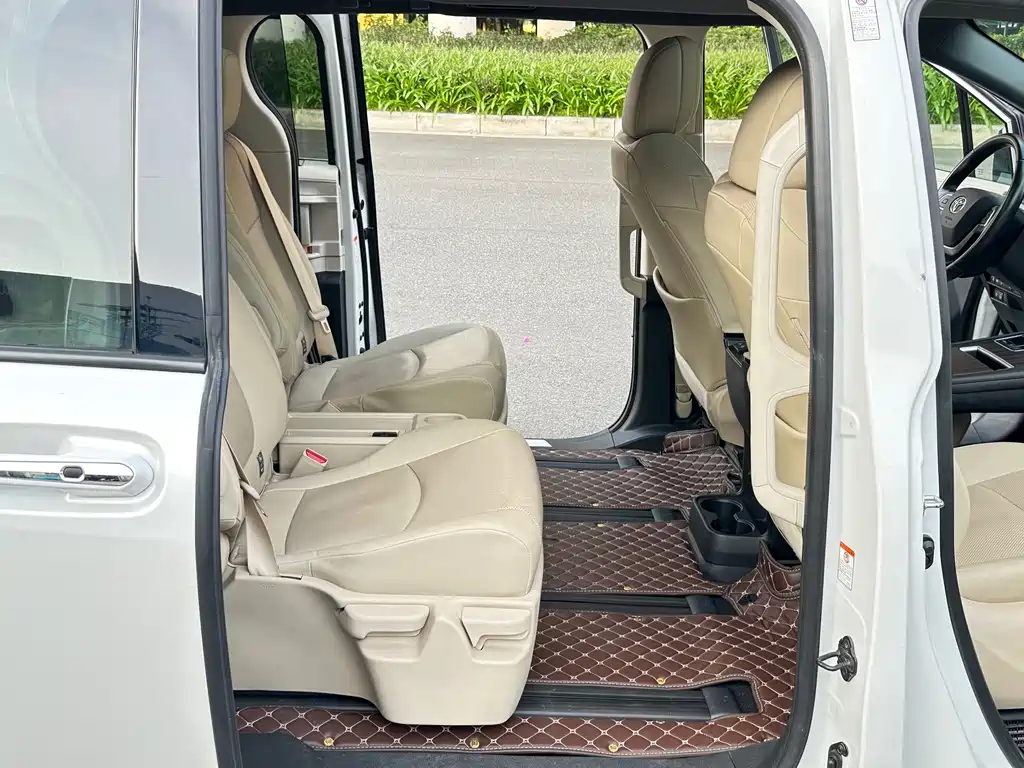 Toyota Granvia — миниатюра 14