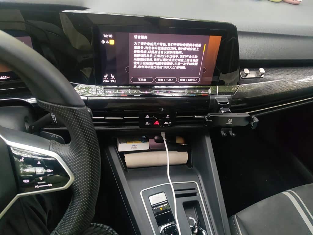 Volkswagen Golf 1.4 л 2024 г. Серебристо-серый, пробег 26600 км
