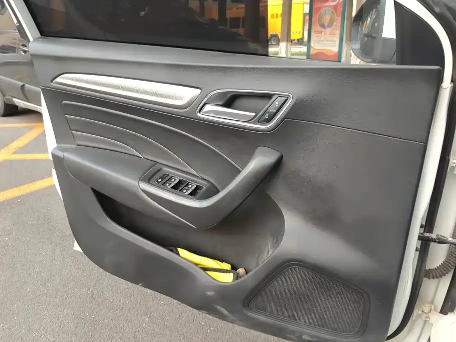 Roewe Roewe i6 Classic — миниатюра 7