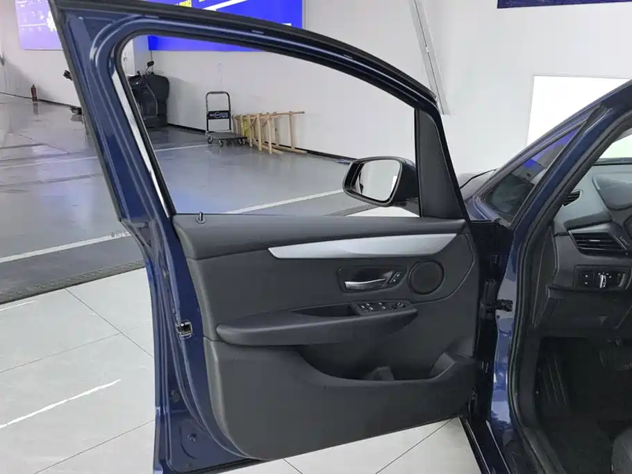 BMW 2 Series Active Tourer — миниатюра 7