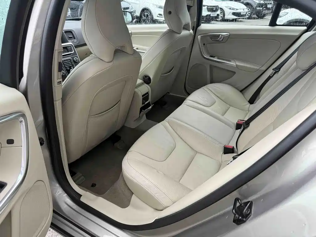 Volvo S60 (Import) — миниатюра 20