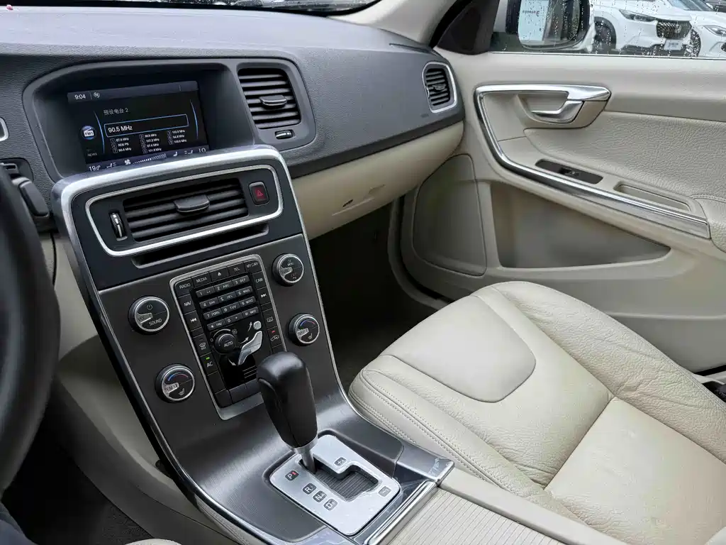 Volvo S60 (Import) — миниатюра 15
