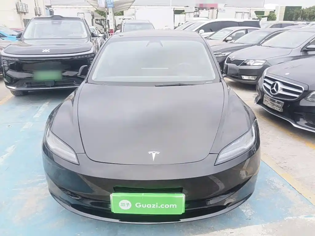 Tesla Model 3 — миниатюра 3