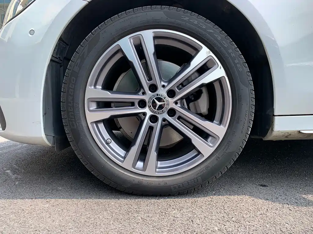 Mercedes-Benz E-Class — миниатюра 8