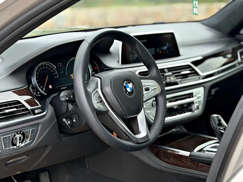 BMW 7 Series 7 2016 750Li xDrive мест