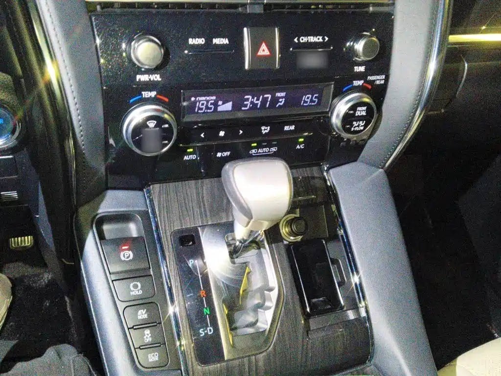 Lexus LM — миниатюра 7