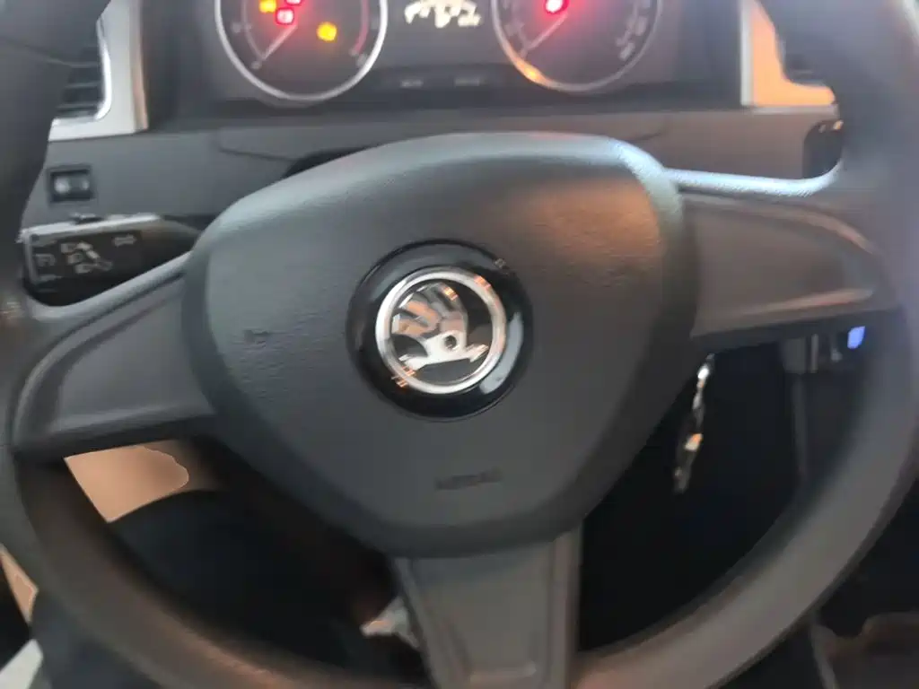 Skoda Rapid Spaceback — миниатюра 11