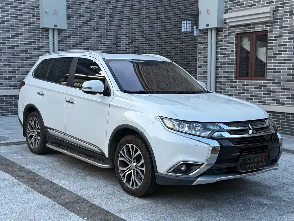 MITSUBISHI OUTLANDER