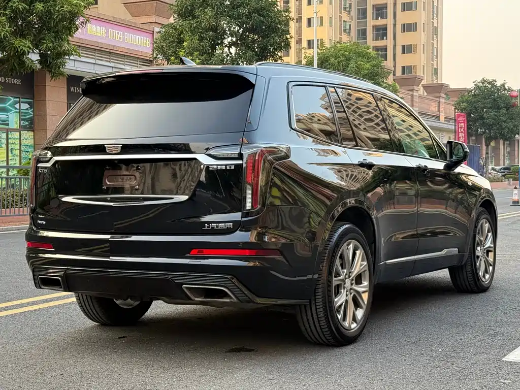 CADILLAC XT6