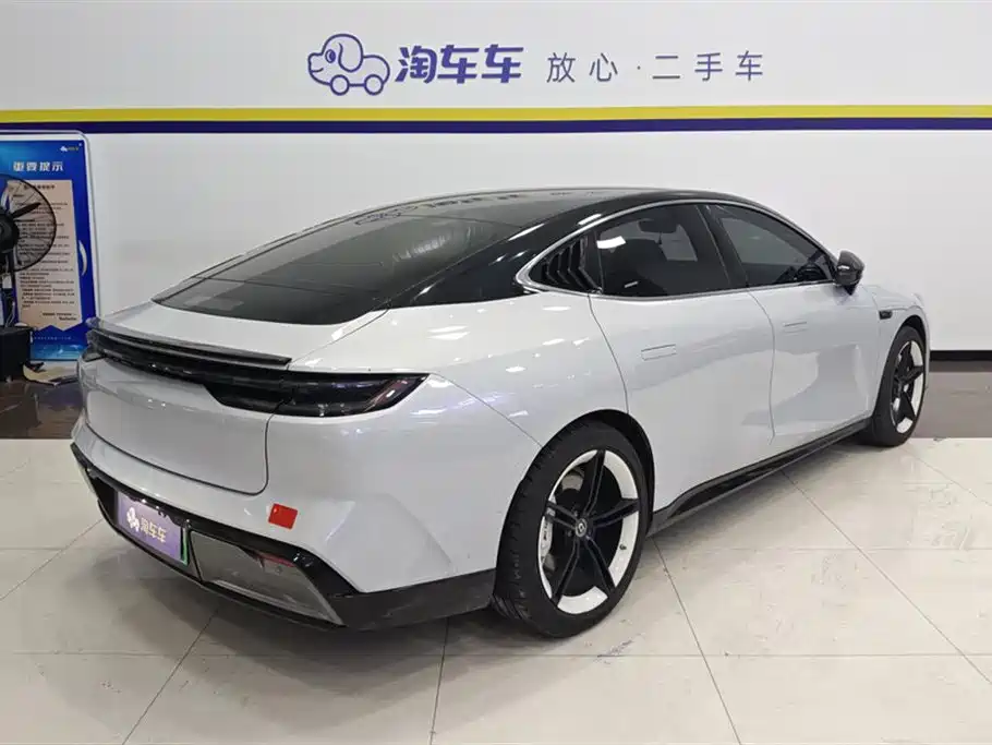 GEELY GALAXY GALAXY E8